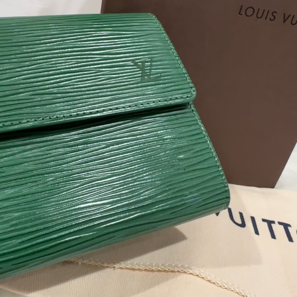 GORGEOUS GREEN AUTH LOUIS VUITTON EPISODE SARAH WALLET WOC BOX & DUST BAG - Picture 15 of 16